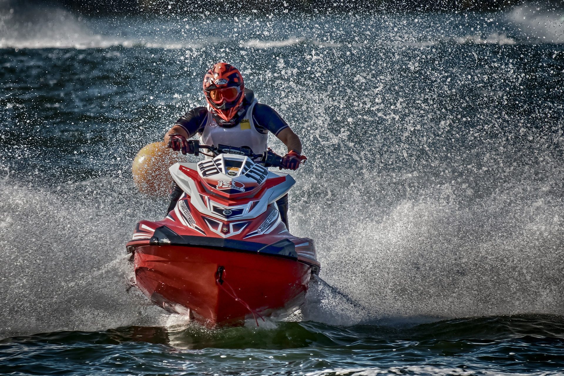 cropped-jet-ski-2785163_1920.jpg
